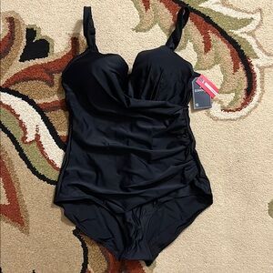 Elegant Sleek Black Women's Swimsuit